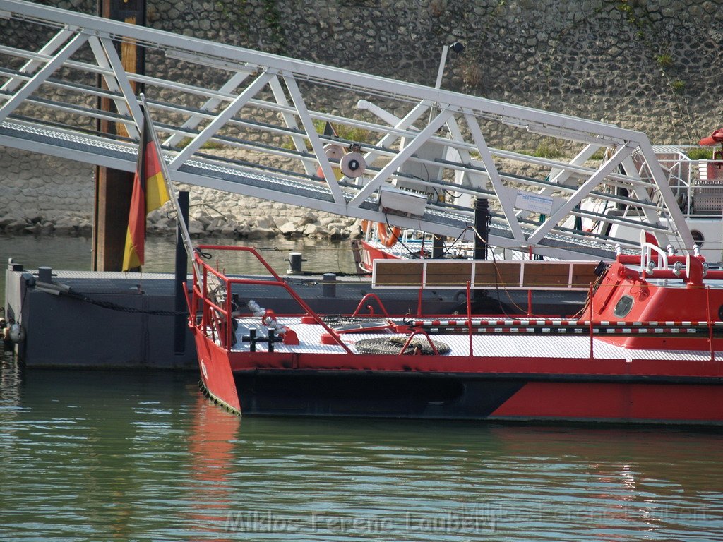 Feuerloeschboot 10-2      P208.JPG